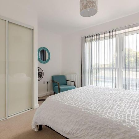 Stylish Station Apartment In Rochester With Free Parking Wainscot Eksteriør bilde