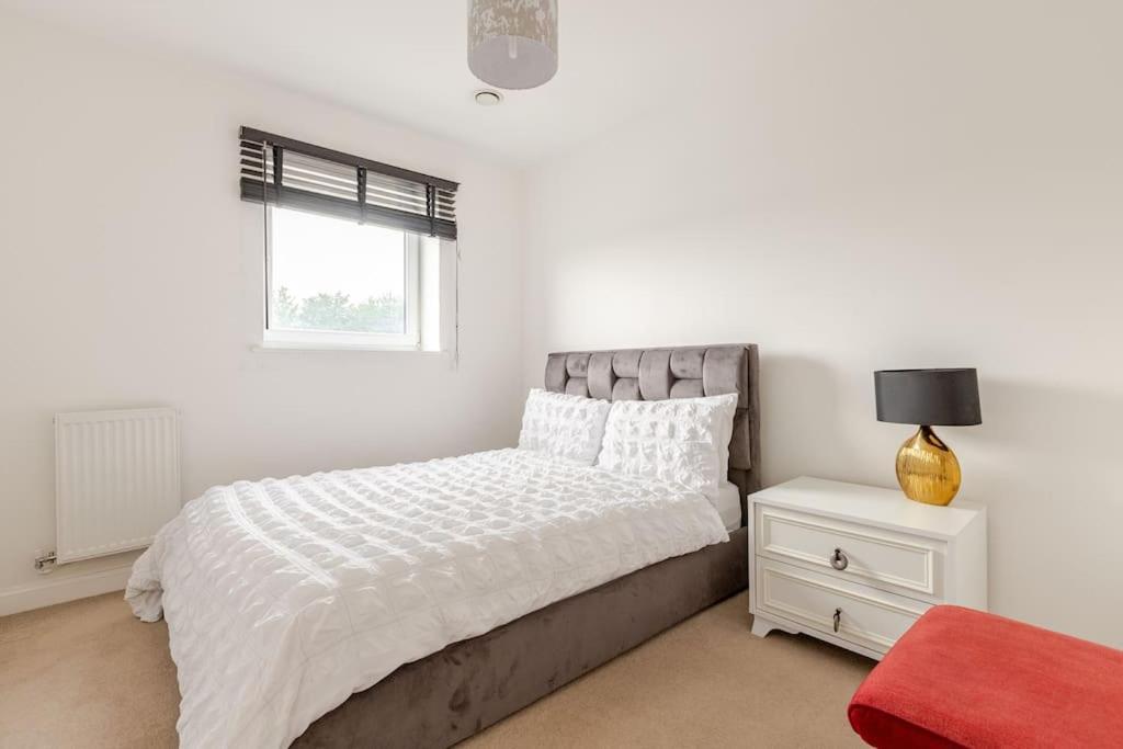 Stylish Station Apartment In Rochester With Free Parking Wainscot Eksteriør bilde