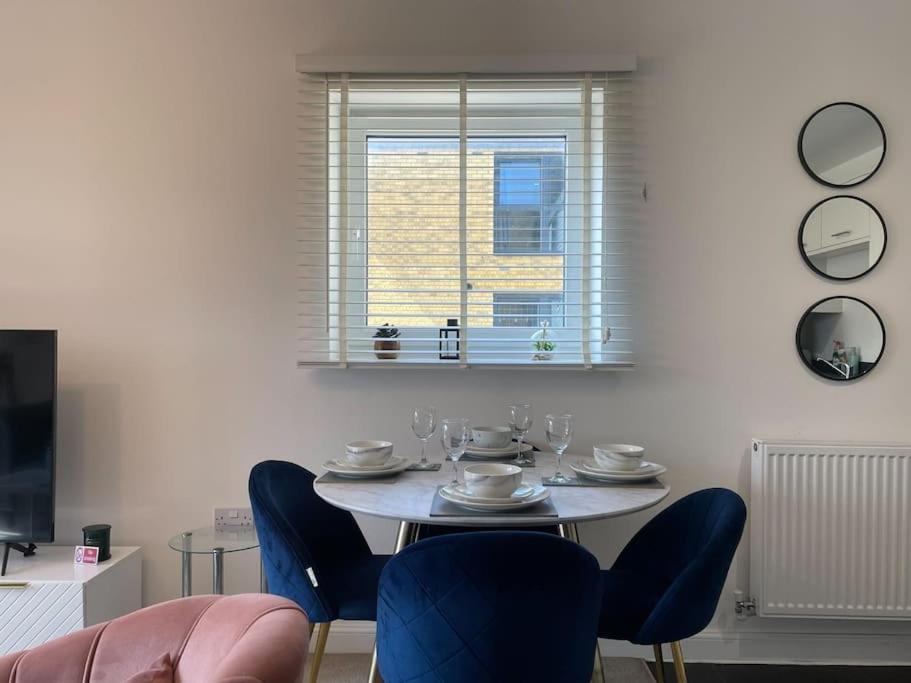 Stylish Station Apartment In Rochester With Free Parking Wainscot Eksteriør bilde