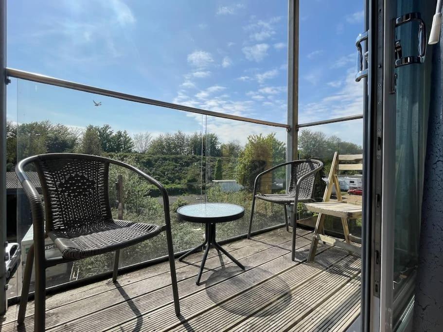 Stylish Station Apartment In Rochester With Free Parking Wainscot Eksteriør bilde