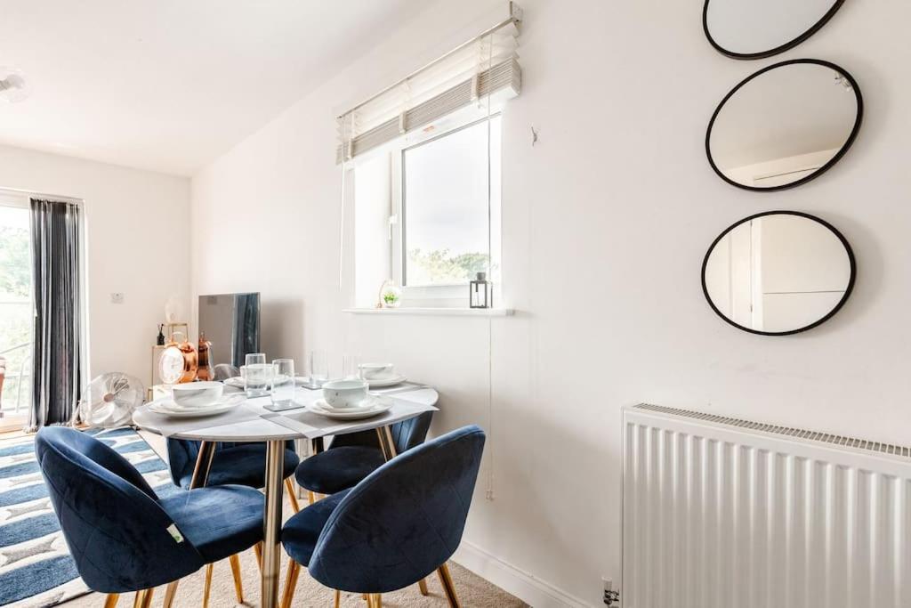 Stylish Station Apartment In Rochester With Free Parking Wainscot Eksteriør bilde