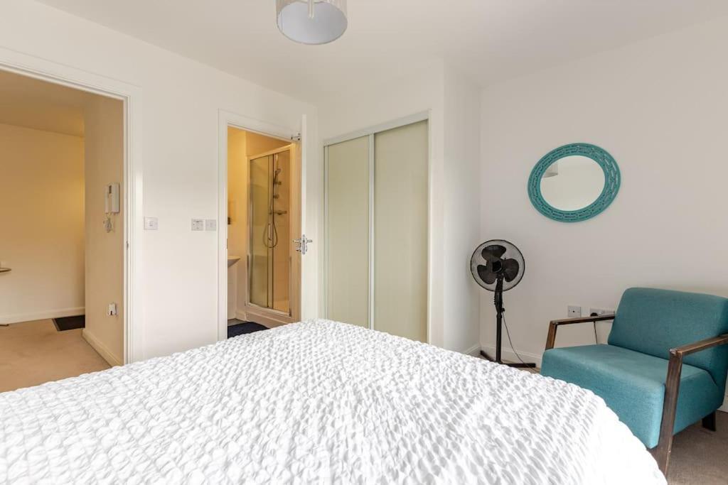 Stylish Station Apartment In Rochester With Free Parking Wainscot Eksteriør bilde