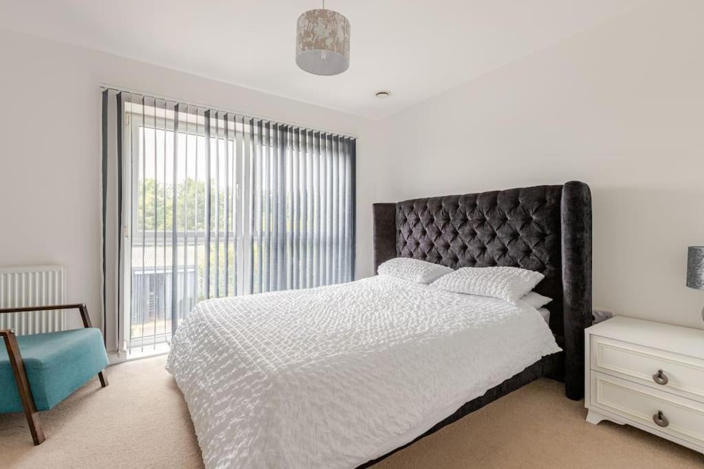 Stylish Station Apartment In Rochester With Free Parking Wainscot Eksteriør bilde